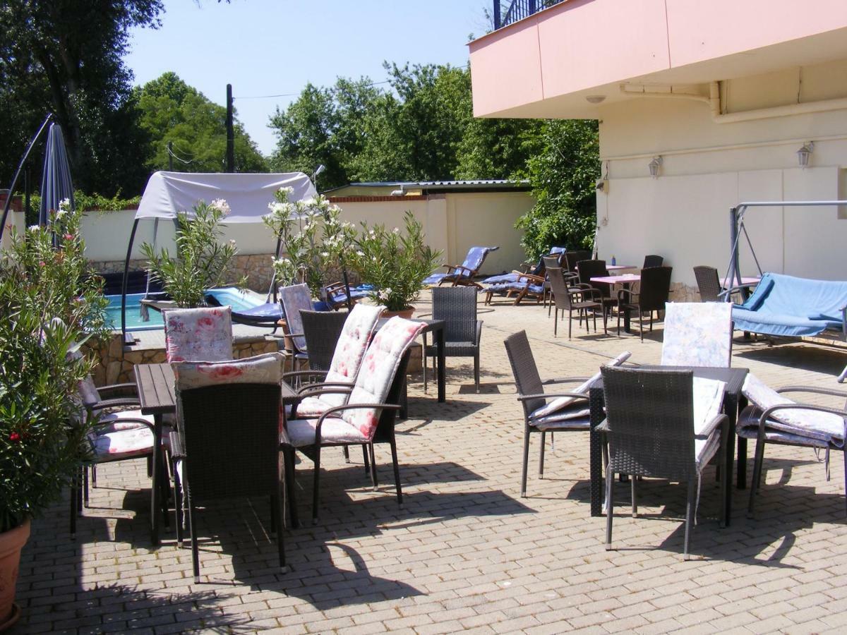 Hotel Pelikan Hódmezővásárhely Exterior foto