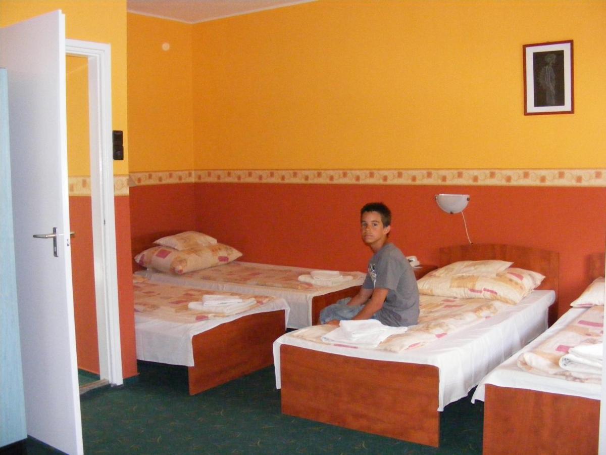 Hotel Pelikan Hódmezővásárhely Exterior foto